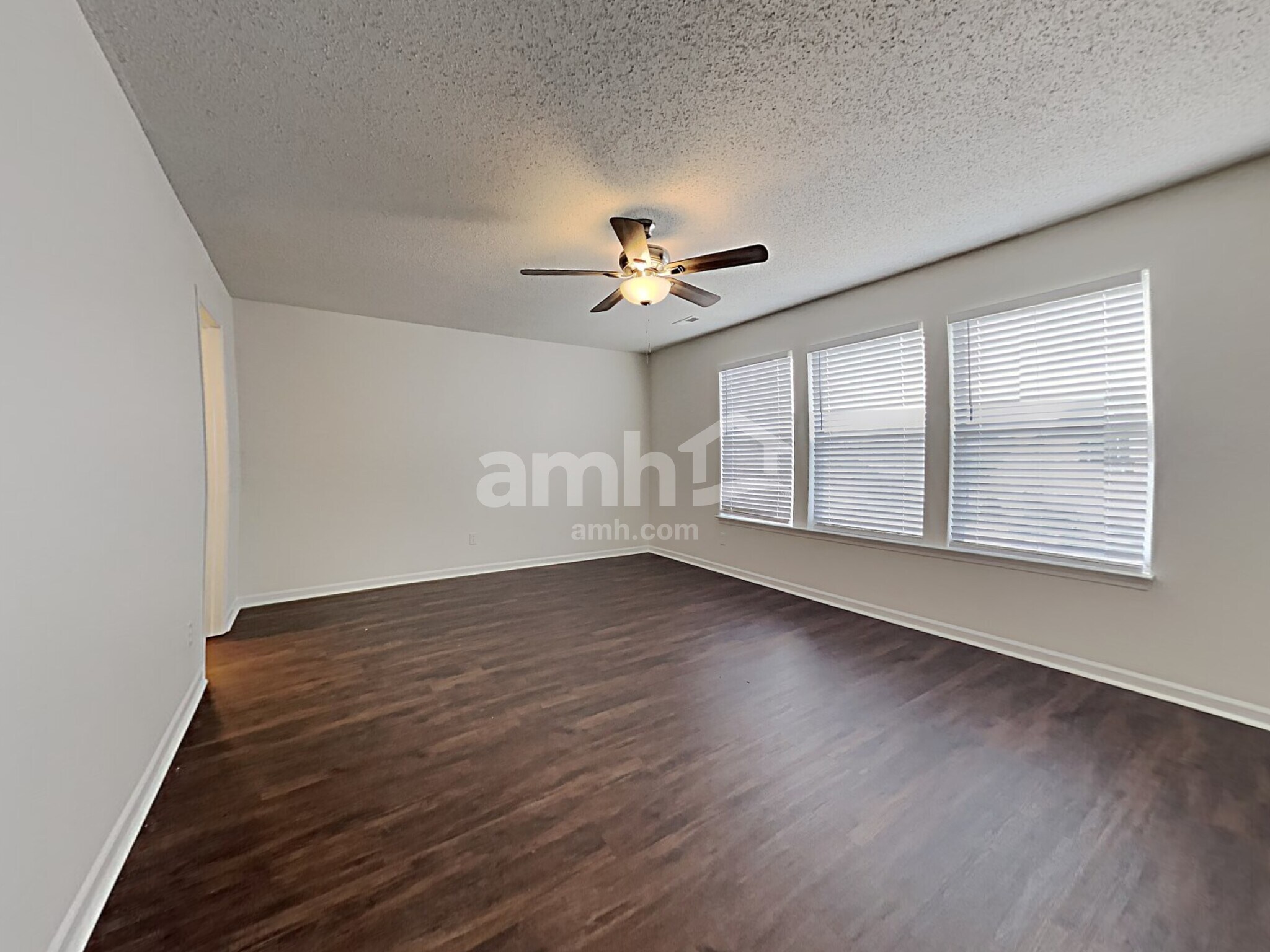 Building Photo - 10890 Clear Spring Dr