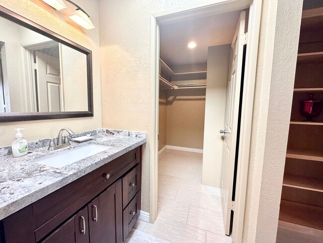 Building Photo - 45550 Ocotillo Dr