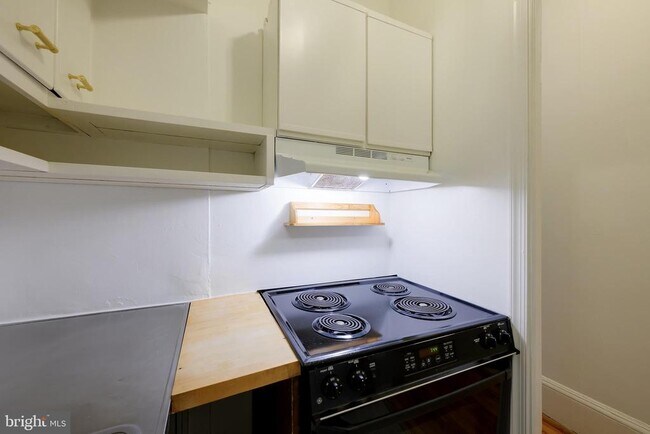 Building Photo - 2908 Q St NW