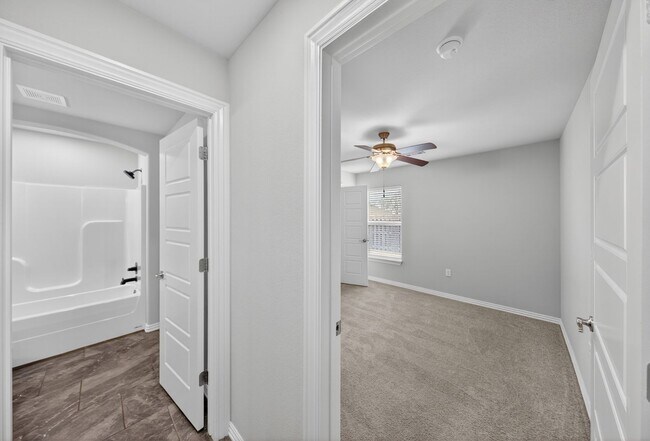 Building Photo - 4559 W Barhem Dr