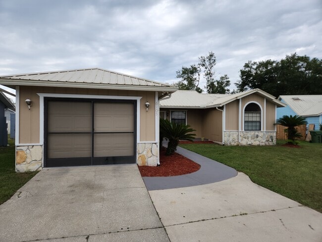 Building Photo - 6105 W 2nd Manor