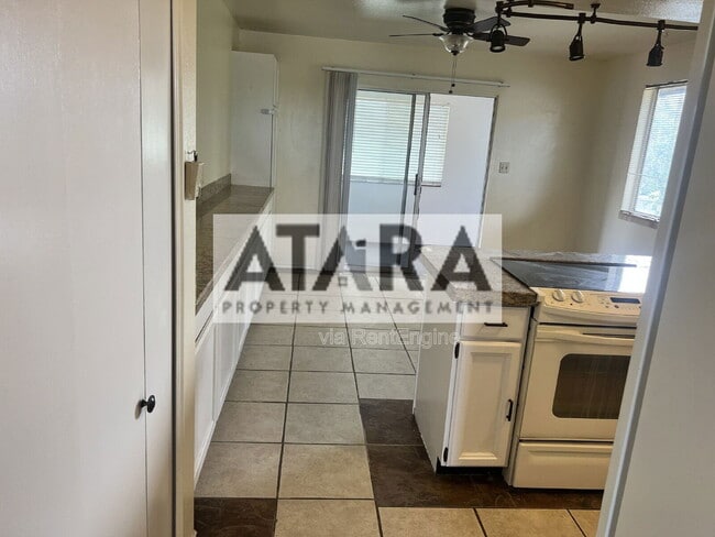 Building Photo - 270 Country Club Dr