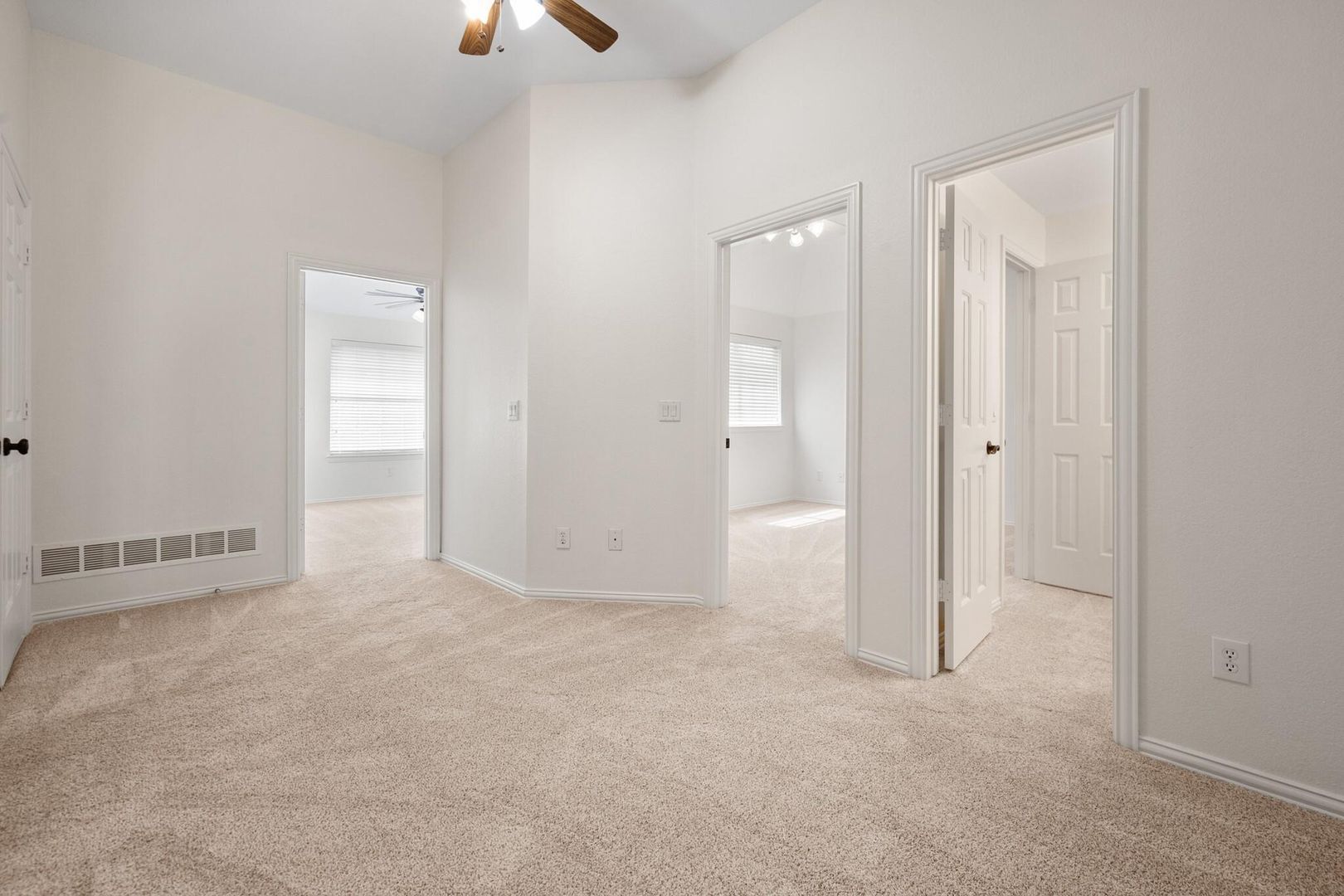 Building Photo - 4512 Crown Ridge Dr