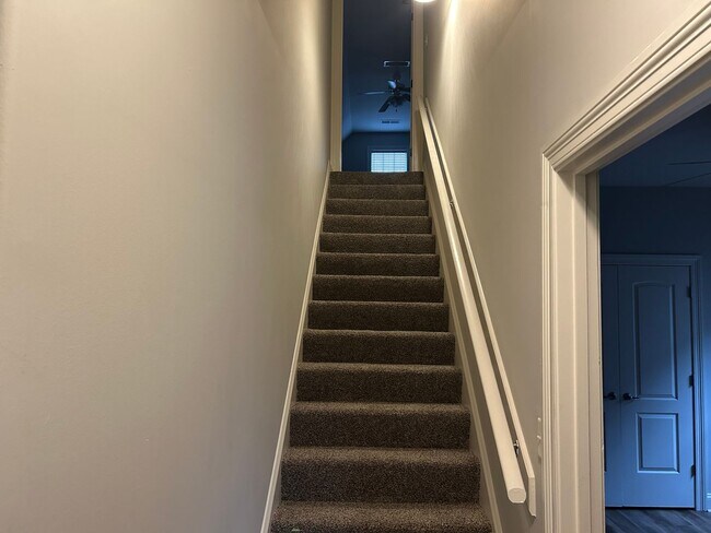 Building Photo - 3069 Roseleigh Dr