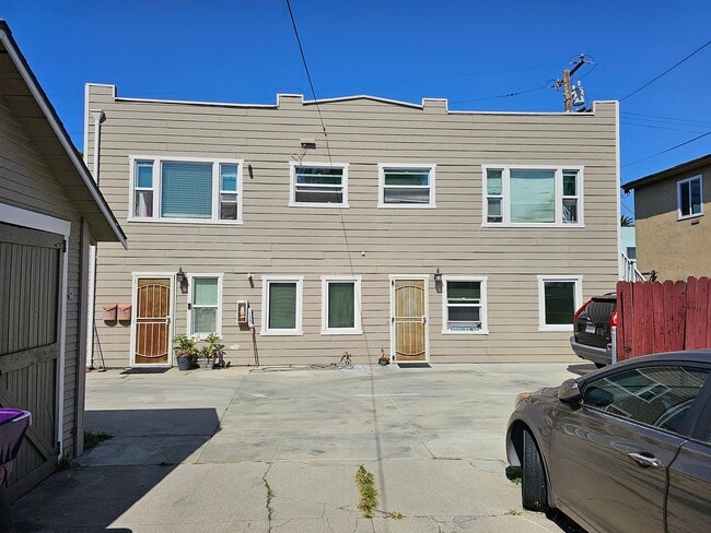 Primary Photo - 2127 E Florida St