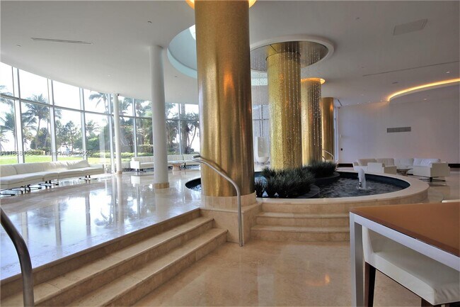 Building Photo - 5151 Collins Ave