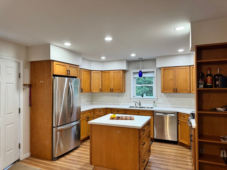 Building Photo - 15 Benaquist Way
