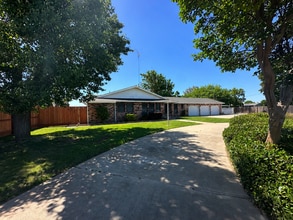 Building Photo - 10680 Cleveland Ave