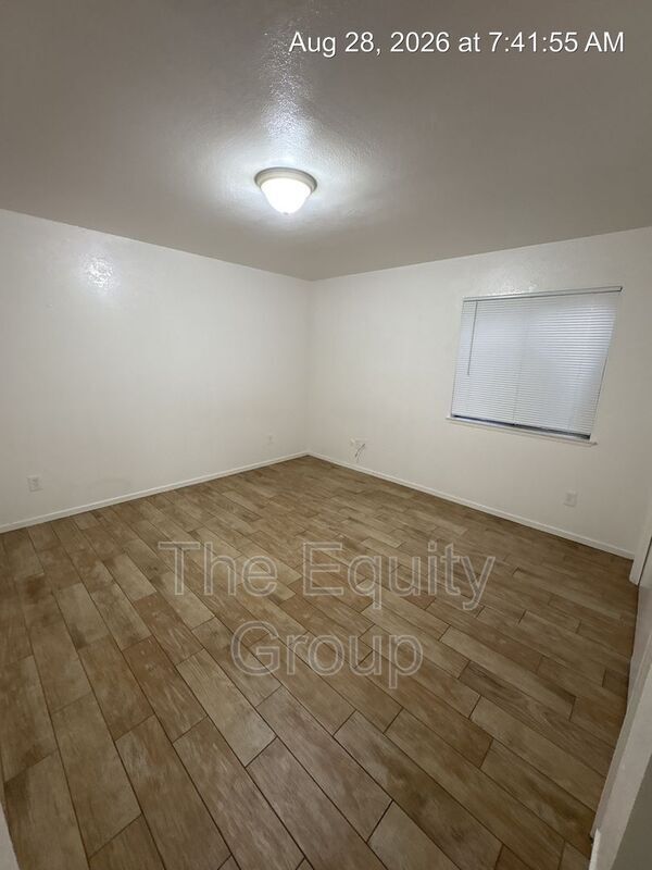 Building Photo - 2025 S Pinkham St