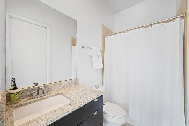 Building Photo - 3302 Lake St