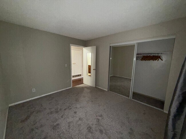 Building Photo - Spinnaker Run Condo