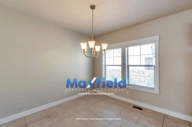 Building Photo - 3 BD + Office 2 BA 2 GA Luxury Townhouse  ...
