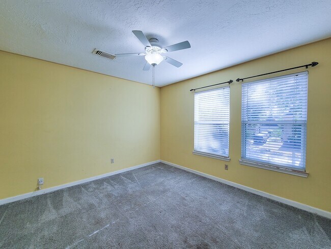 Building Photo - 17326 Ponderosa Pines Dr