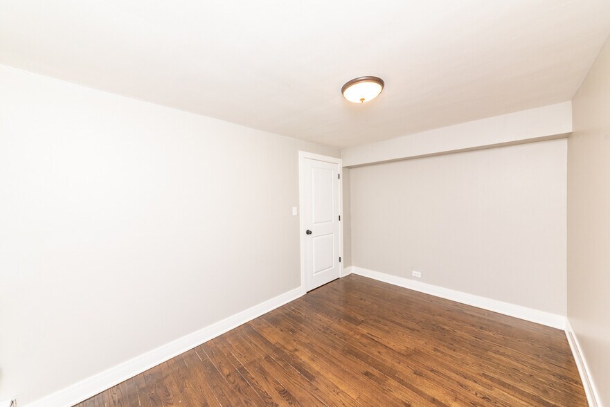 Building Photo - 3058 N Kostner Ave