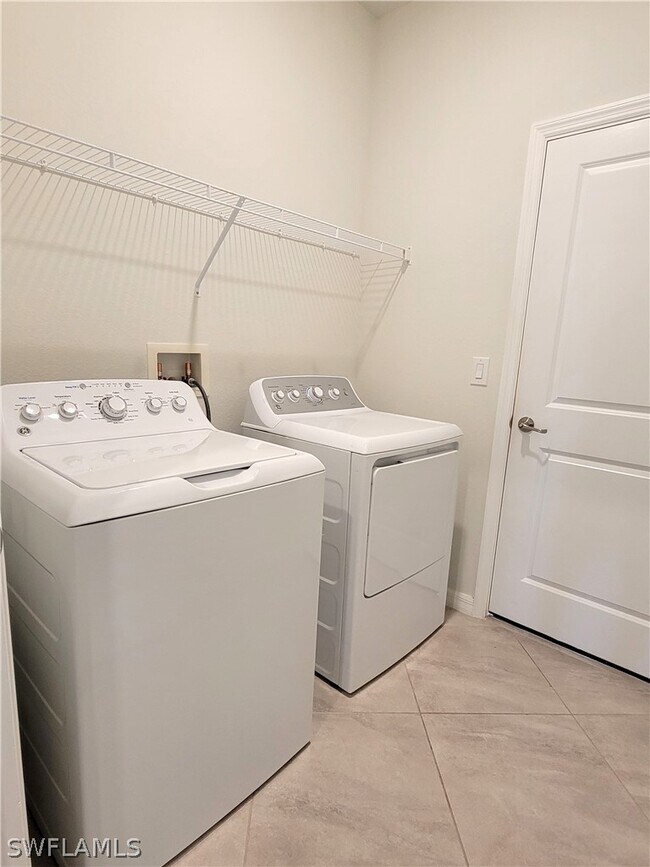 Building Photo - 1750 Alameda Dr