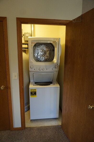 Building Photo - 1400 E Rushmore Dr