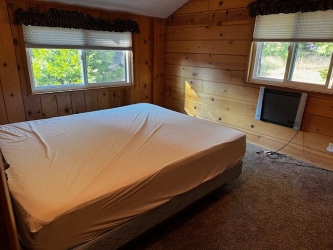 Building Photo - Mountain Home with Style