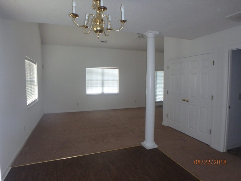 Building Photo - 115 Stratford Rd