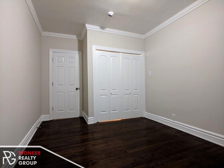 Building Photo - 3814 N Greenview Ave