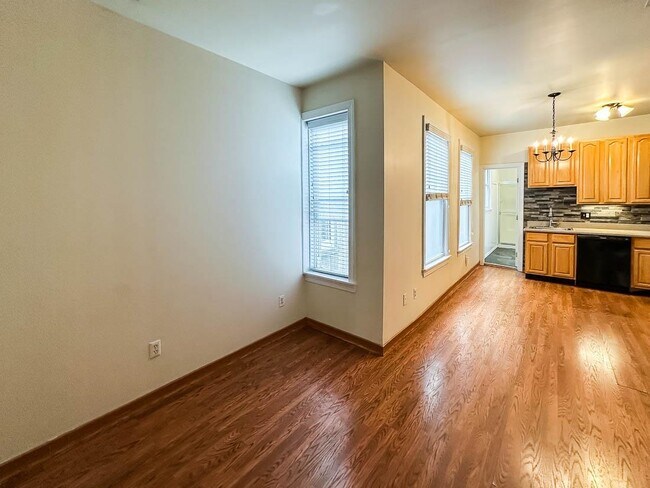 Building Photo - 394 Woodlawn Ave
