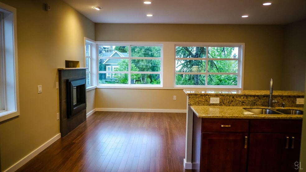 Building Photo - 2215 E John St