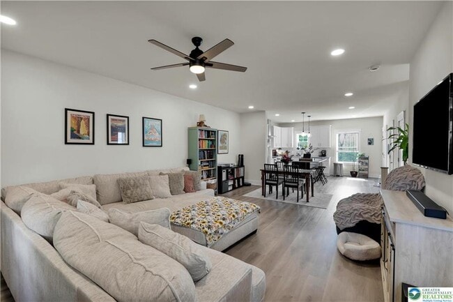 Building Photo - 221 Craig Ave