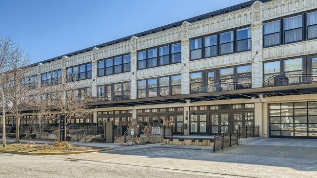 Primary Photo - 1071 W 15th St