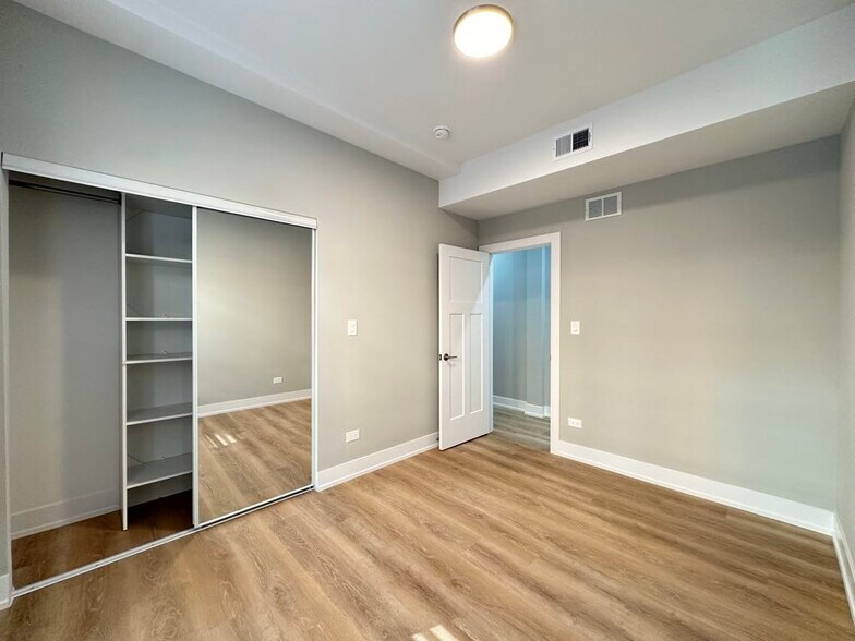 Building Photo - 443 W Belden Ave