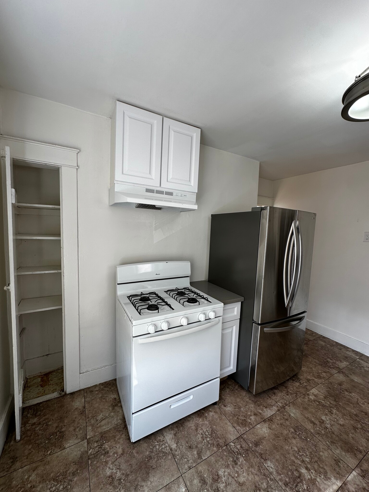 Kitchen w/spice cabinet - 1200 N Hoover St