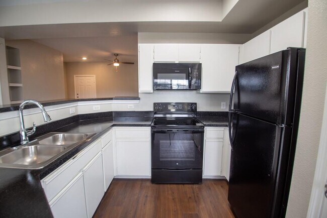 Building Photo - 2320 Gracy Farms Ln