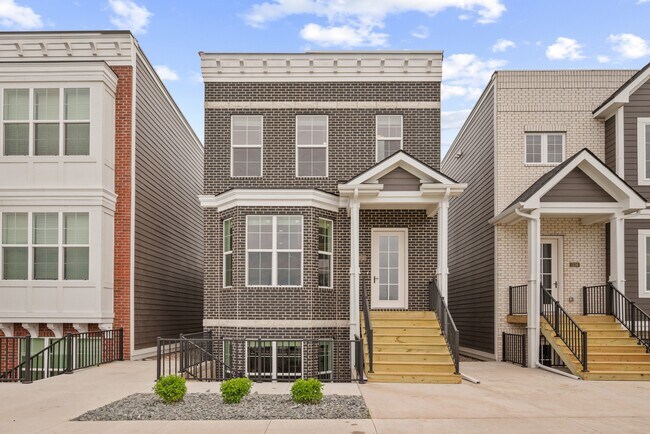 Building Photo - 1206 SW Franklin Dr
