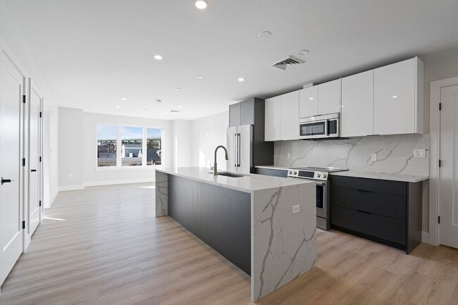 Building Photo - 25 2nd St