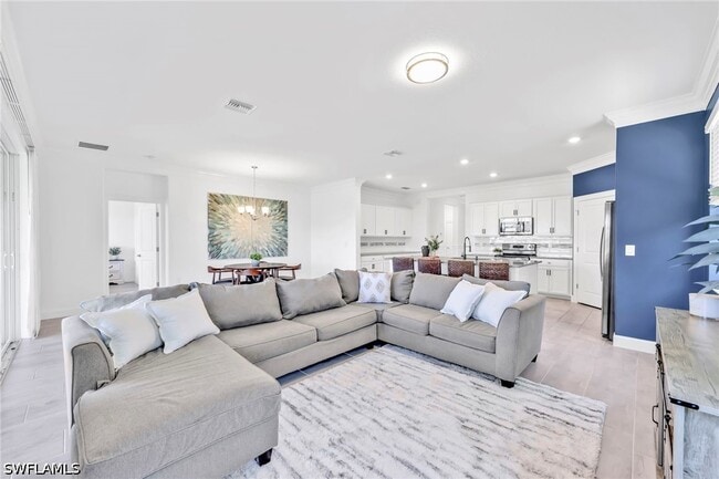 Building Photo - 2127 Hamlin St