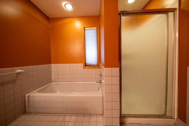 Building Photo - 1528 Desoto St