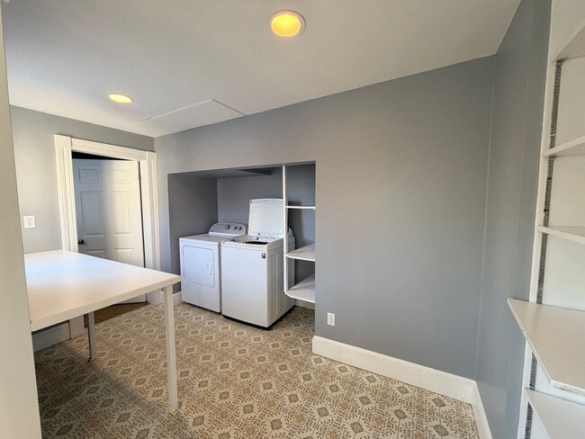 Building Photo - 5826 Railroad Ave