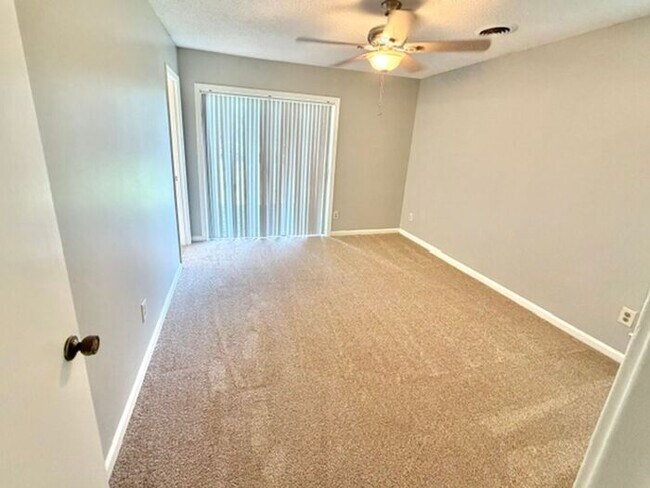 Building Photo - Bartellt Home Availalbe Now!