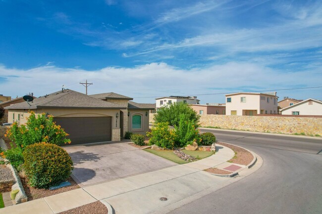 Building Photo - Eastside Beautiful 3 bed/2 baths for RENT