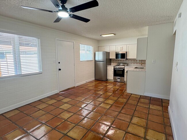 Building Photo - 817 S Melody Ln