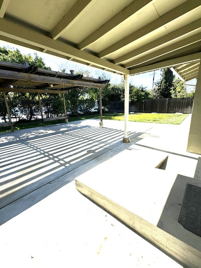 Building Photo - 3-Bedroom Home with Spacious Backyard Available to move in April 1