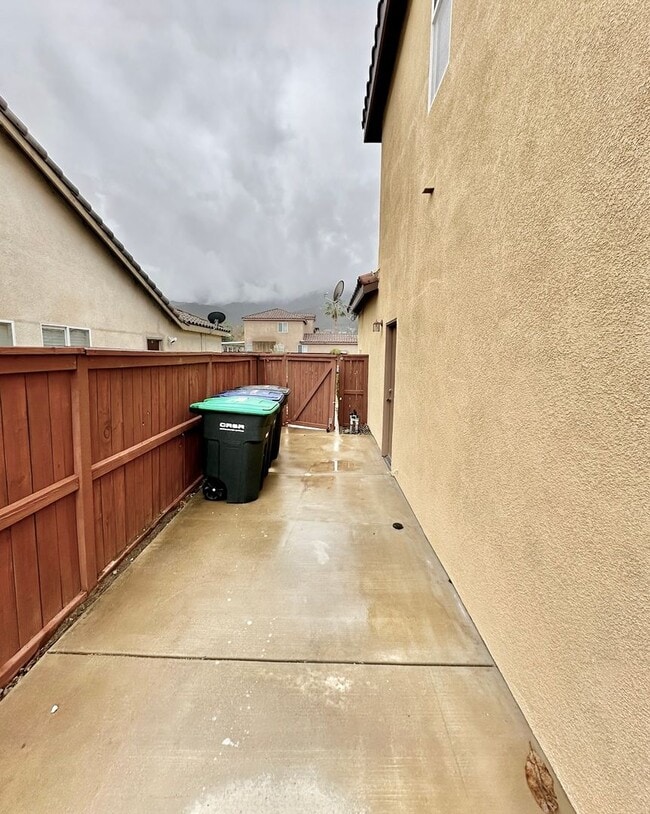 Building Photo - 18468 Hillview Ln