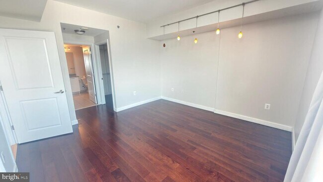 Building Photo - 5750 Bou Ave