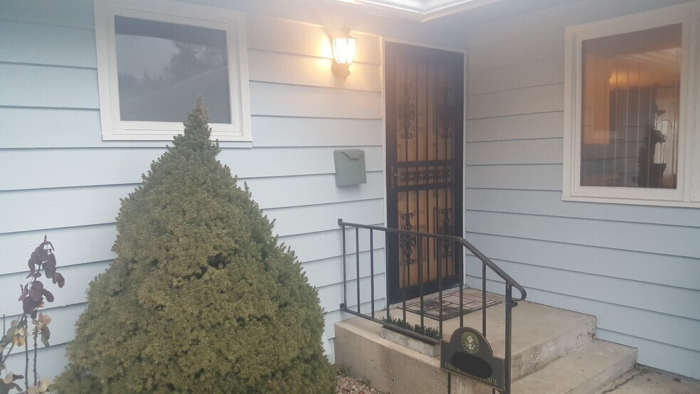 Front door - 1407 E Spokane Ave