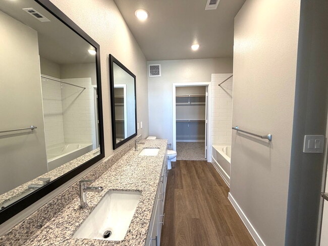 Building Photo - 1700 Daleside Ln