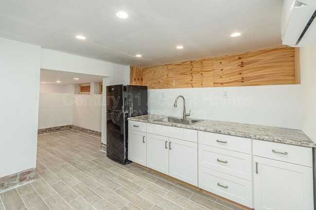 Building Photo - 1700 14th St S