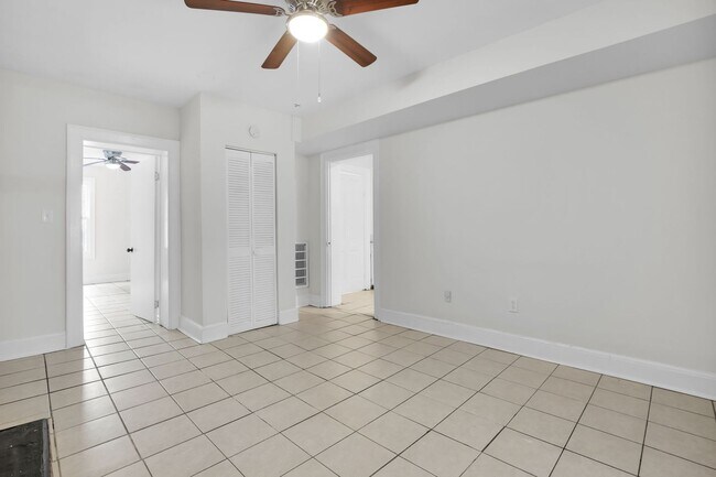 Building Photo - 703 Barnard St
