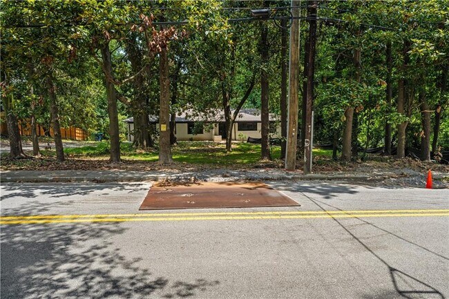 Building Photo - 3757 Peachtree Dunwoody Rd