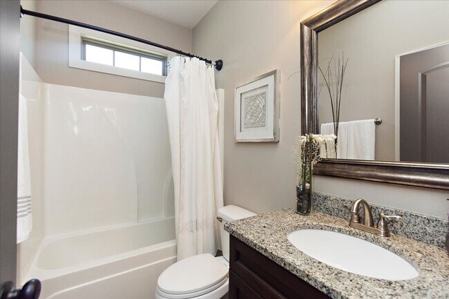 Building Photo - READY FOR SHOWINGS! 4BR Home in Blackman School district