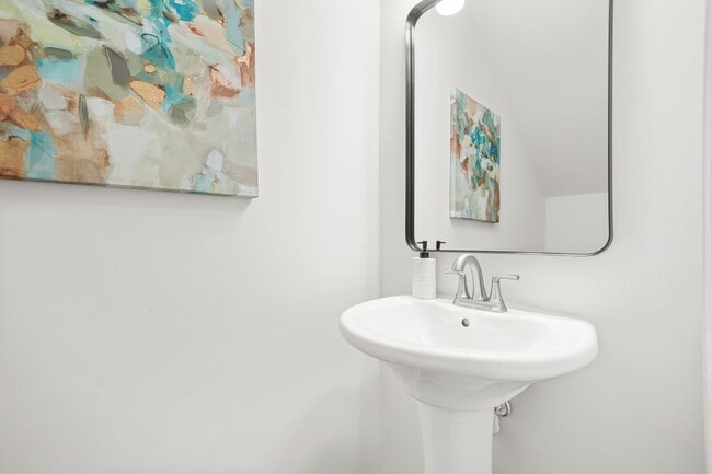 Building Photo - 1223 Oakland Dr SW