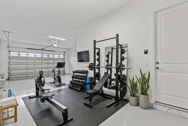 Building Photo - 15054 Wildwood Cir