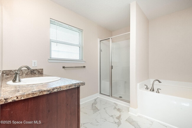 Building Photo - 49 Pine Cir Dr